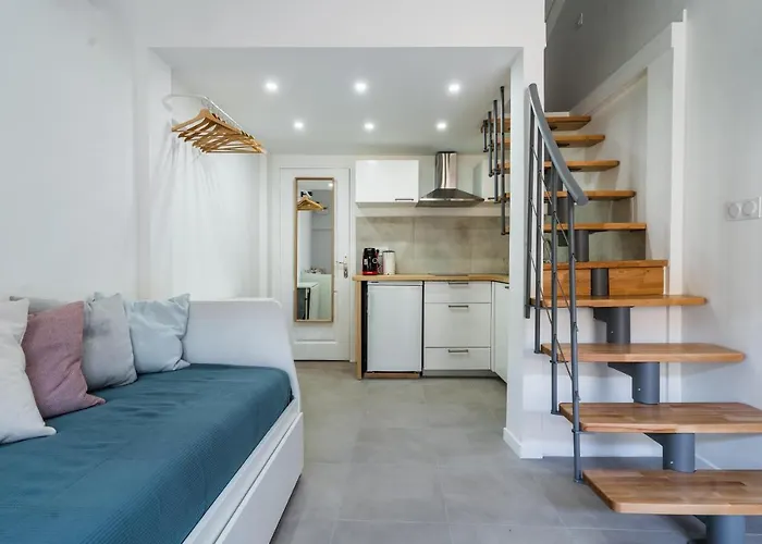 Bonsai Flat In Beausoleil